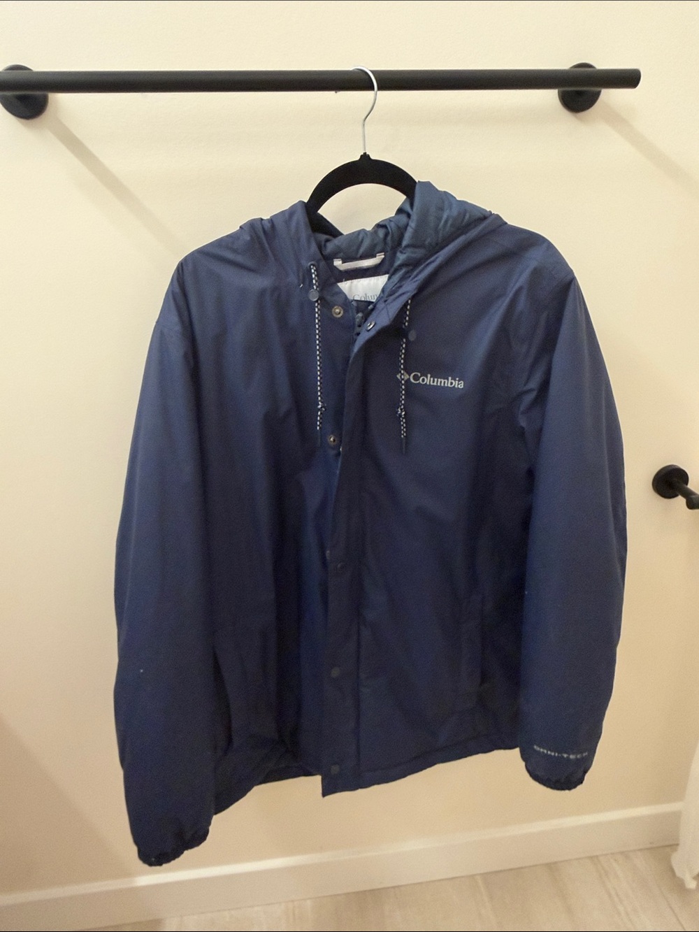Columbia Men’s Dark Blue Hooded Raincoat